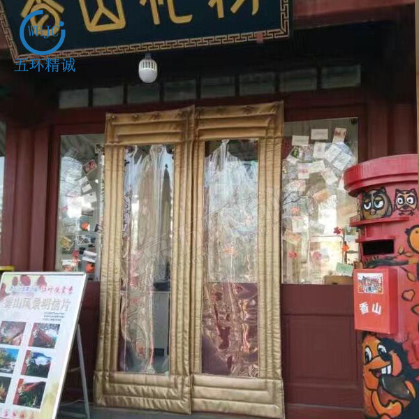 精品店門(mén)口